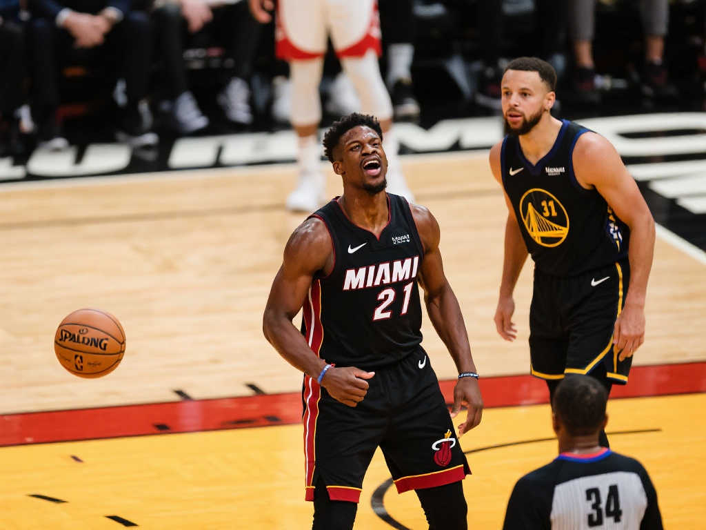 背负着巨大 背负着巨大